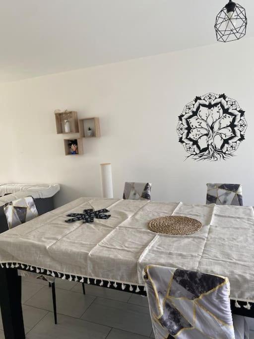 Appartement Ping-Pong Proche Gare Gagny Екстер'єр фото